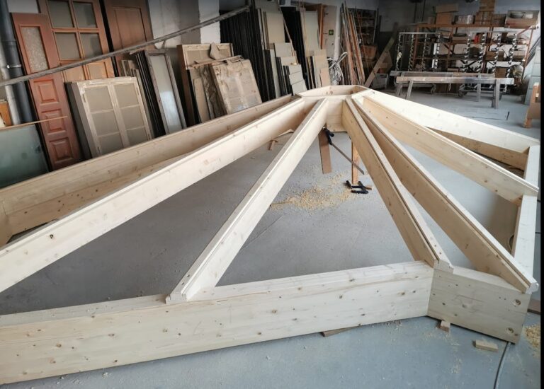 Konstrukcja drewniana dachowa ogrodu zimowego